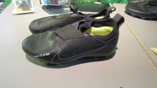 used Nike Air Zoom Soccer Shoes Size 2.5