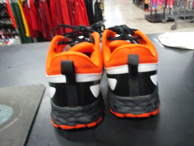 Load image into Gallery viewer, Used New Balance Fastpitch Size 8.5 Turf Cleats
