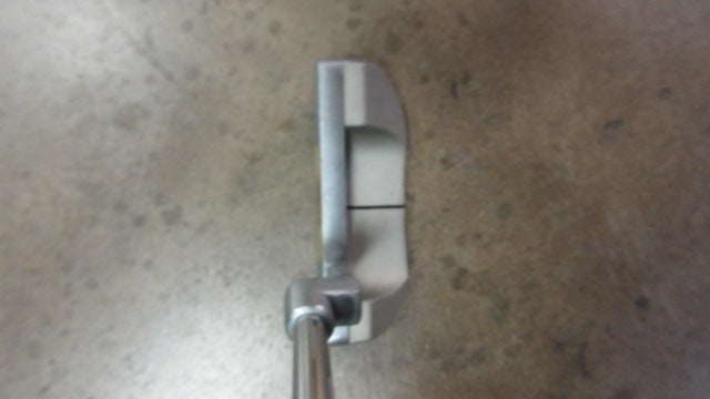 Load image into Gallery viewer, Used US Kids Ultralight Longleaf 26&quot; Junior Putter
