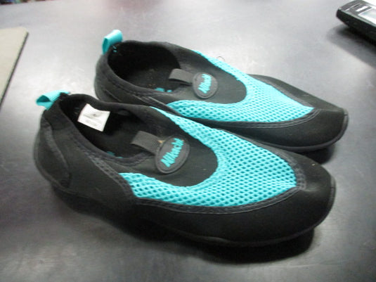 Used Nikachi Size 5 Water Shoes