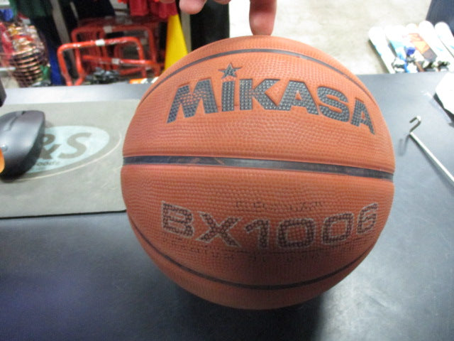 Load image into Gallery viewer, Used Mikasa BX1006 25.5&quot; Basketball
