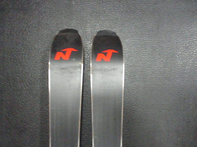 Load image into Gallery viewer, Used Nordica 159CM Downhilll Skis With Tyrolia Bindings
