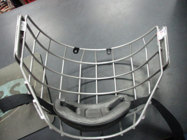 Load image into Gallery viewer, Used Bauer Hockey Size Med Helmet Mask
