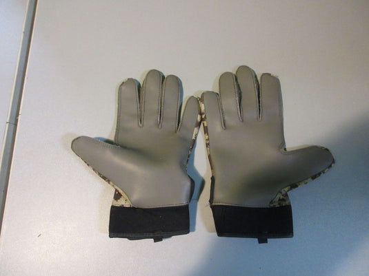 Used Wilson Camo Youth Small Batting Gloves