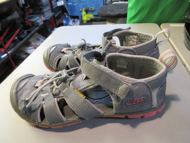 Load image into Gallery viewer, Used Keen Washable Hiking Sandals Size 2
