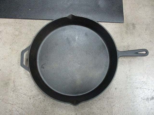 Load image into Gallery viewer, Used King Kooker 20&quot; Cast Iron Fry Pan
