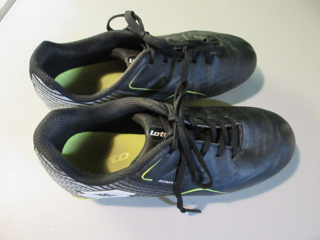 Load image into Gallery viewer, Used Lotto Soccer Cleats Size 3
