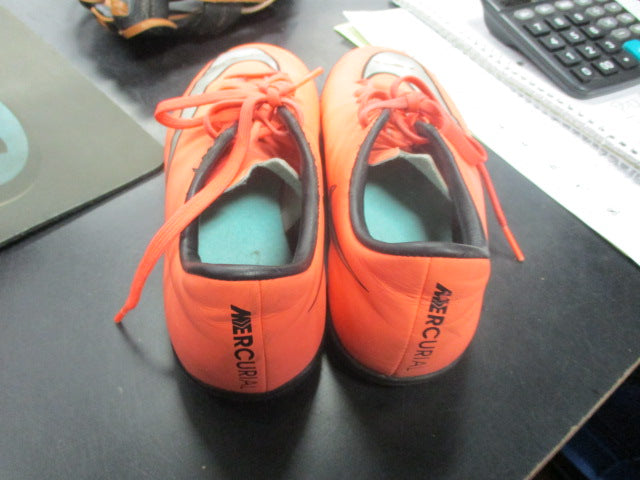 Load image into Gallery viewer, Used Nike Mercurial Size 2.5 Indoor Soccer Shoes
