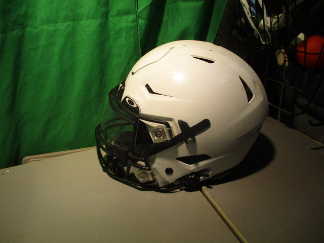 Load image into Gallery viewer, Used Riddell 2021 White Speedflex Football Helmet
