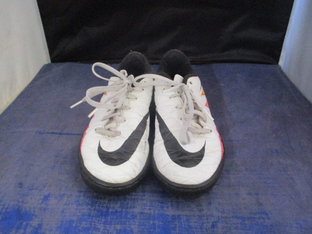 Load image into Gallery viewer, Used Nike Hypervenom Soccer Cleats Youth Size 3.5
