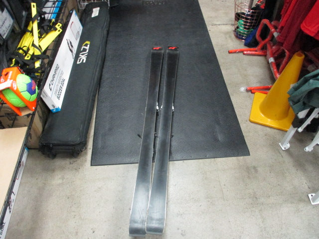 Load image into Gallery viewer, Used Nordica 156CM Downhill Skis With Tyrolia Bindings
