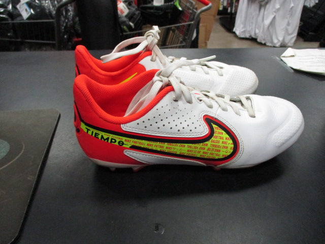 Load image into Gallery viewer, Used Nike Tiempo Legend 9 Size 2.5Y Soccer Cleats
