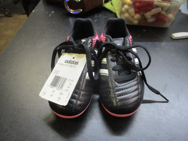 Load image into Gallery viewer, Adidas Puntero VIII Soccer Cleats Youth Size 9.5
