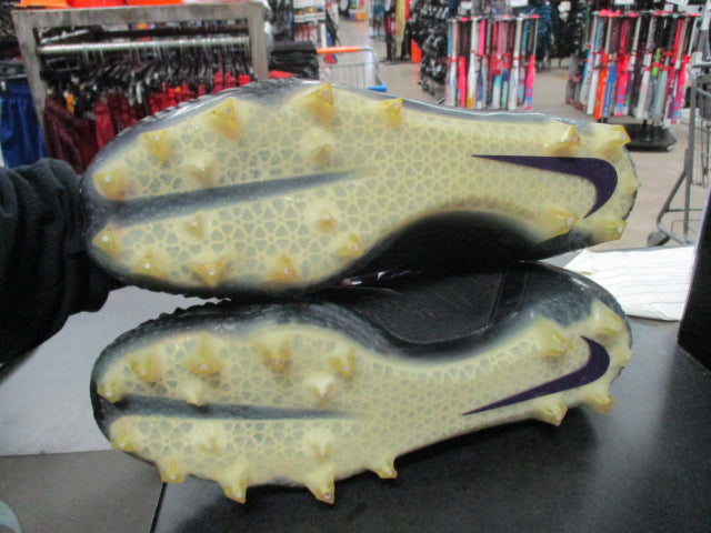 Load image into Gallery viewer, Used Nike Force Savage Size 15 Cleats
