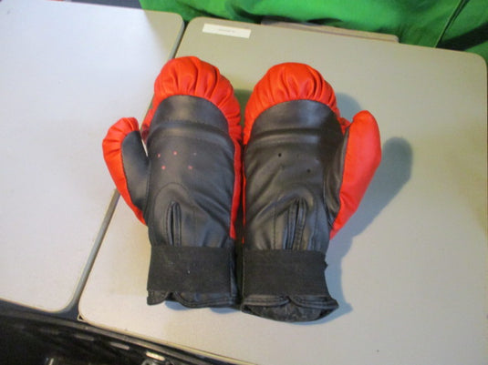 Used Youth Boxing Gloves (Tear Inside Glove See Photos)