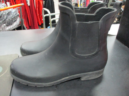 Used Eddie Bauer Size 9 Water Boots