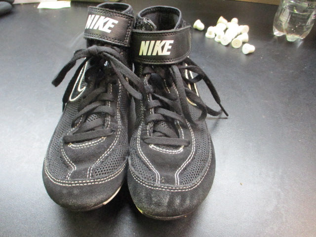 Load image into Gallery viewer, Used Nike Wrestling Shoes Size 2
