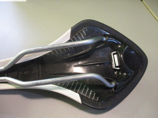 Used Fizik Wing Flex Tri 2 Bike Seat / Saddle