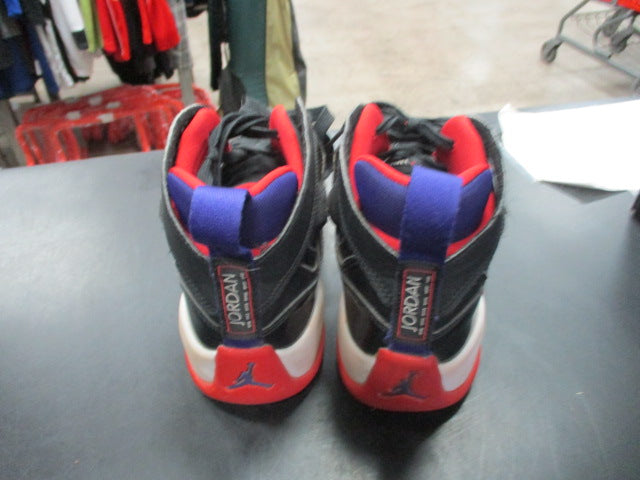 Load image into Gallery viewer, Used Jordan Basketball SHoes Size 5.5 (Has Wear)
