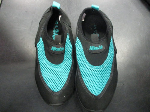 Used Nikachi Size 5 Water Shoes