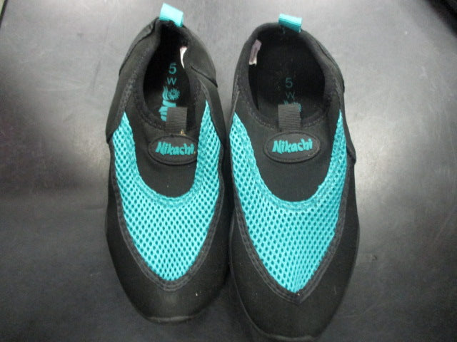 Load image into Gallery viewer, Used Nikachi Size 5 Water Shoes
