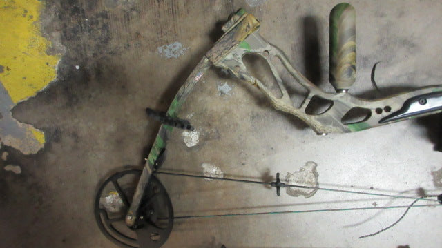 Load image into Gallery viewer, Used Bowtech Sniper Compound Bow 60 draw with Misc Acc Shown In Pictures
