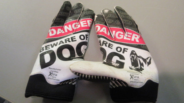 Load image into Gallery viewer, Used Battle Beware of Dog Youth Medium Football Gloves - Some Wear
