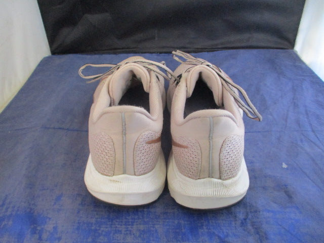 Load image into Gallery viewer, Used Nike Quest 2 Running Shoes Womens Size 7 - wear in heel
