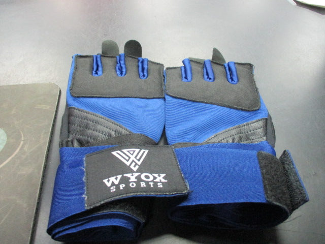 Load image into Gallery viewer, Used Wyox Sports Size S/M boxing bag Gloves
