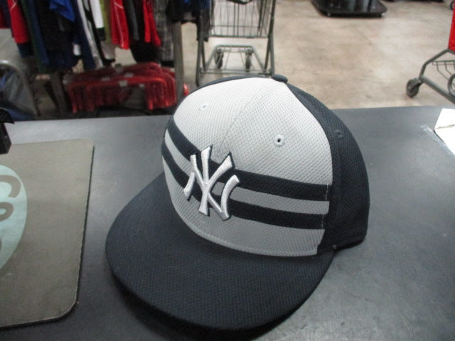 Load image into Gallery viewer, Used Yankee Baseball Hat 7 1/4
