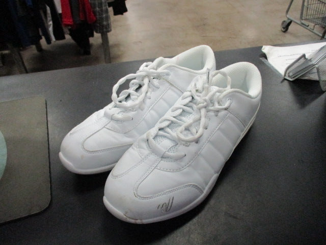 Load image into Gallery viewer, Used Varsity Cheer Shoes Size 8
