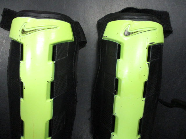 Load image into Gallery viewer, Used Nike Shin Guards Youth Size XS
