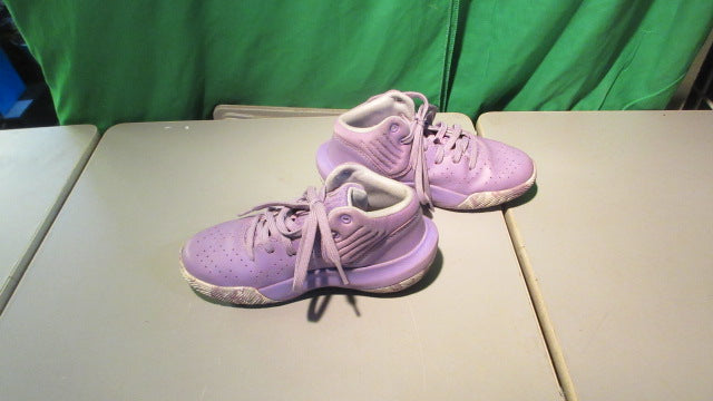 Load image into Gallery viewer, Used Youth Under Armour Purple Basketball shoes Size 1Y
