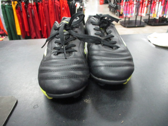 Load image into Gallery viewer, Used Joma Toledo Size 4 Soccer Cleats
