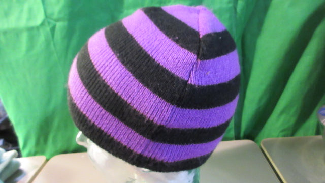 Load image into Gallery viewer, Used Purple/Black Knit Winter Hat
