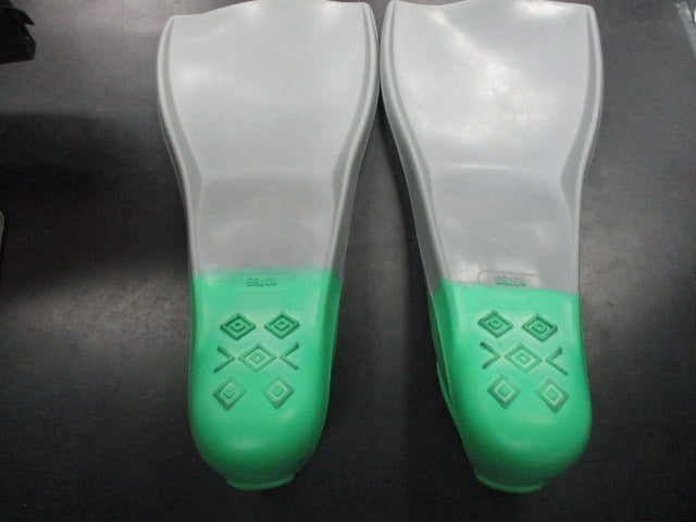 Load image into Gallery viewer, Used Speedo Swim Fins Sz Small (5-6)
