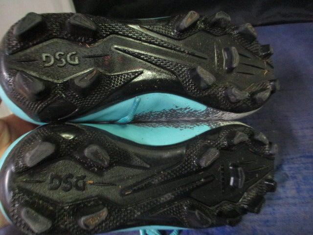 Load image into Gallery viewer, Used DSG Speed Viper Soccer Cleats Size 10 Kids
