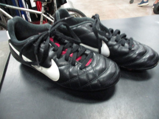 Used Nike Girls Soccer Cleats Black/Pink Size 1Y