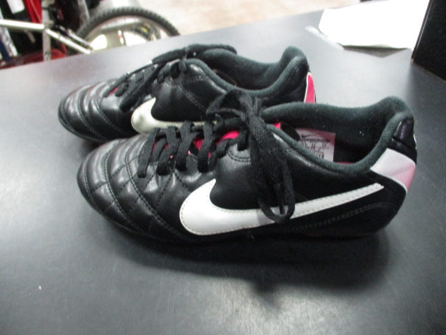 Load image into Gallery viewer, Used Nike Girls Soccer Cleats Black/Pink Size 1Y
