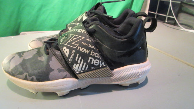 Load image into Gallery viewer, Used New Balance Youth 4.5 Softball Cleats
