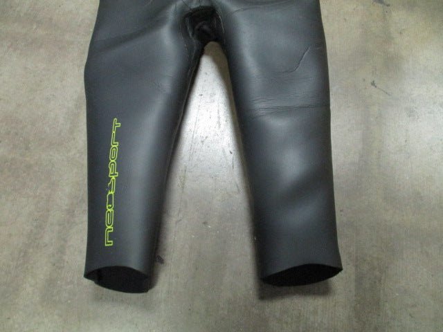 Load image into Gallery viewer, Used Neosport 5:3mm Ultralight Triathlon Wetsuit Size 6 - Legs Cut
