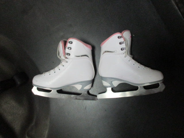 Load image into Gallery viewer, Used Jackson Ultima SoftSkate Mark I 81/3 Size 3 White Figure Skates
