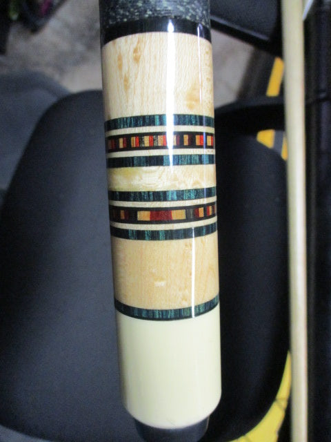 Load image into Gallery viewer, Used McDermott 19 Oz Two Pc. Billiards Pool Cue 4 Leaf Clover W/Case
