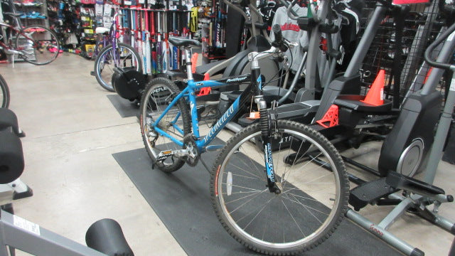 Load image into Gallery viewer, Used Specialized Rockhopper 17&quot; Aluminum Frame Mountian/Trail Bicycle
