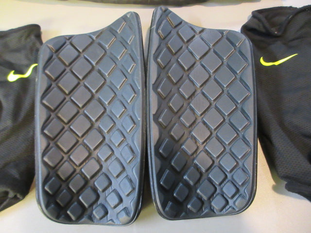 Load image into Gallery viewer, Used Nike Mercurial Lite Shin Guards With Sleeves Size XL 5&#39;11-6&#39;7&quot;
