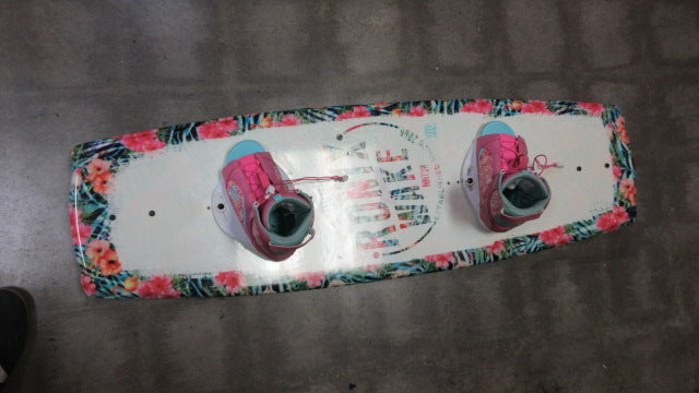 Load image into Gallery viewer, Used Ronix 135cm WAKEBOARD With Pink Bindings Size Womens 6/8
