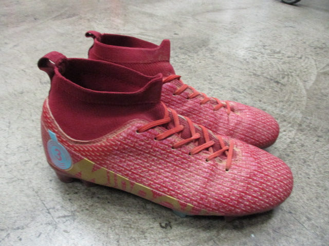 Load image into Gallery viewer, Used Midcurial Soccer Outdoor Cleats Size 7
