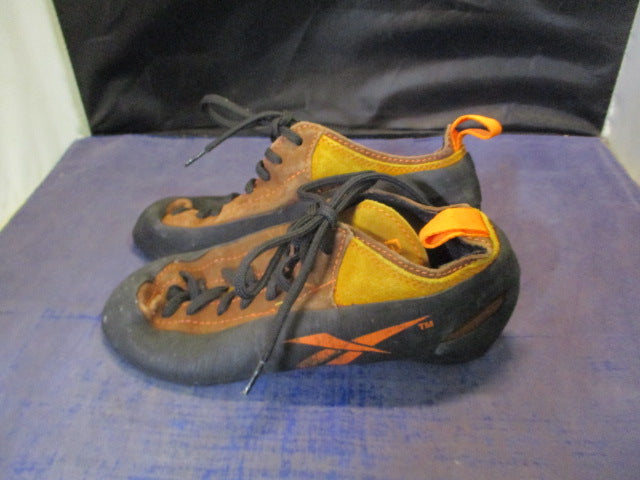 Load image into Gallery viewer, Used Reebok Climbing Shoes Adult Size 8.5
