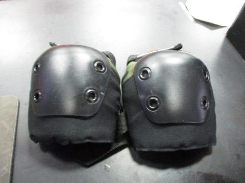 Used 187 Killer Pads Camo Size Junior Knee Pads