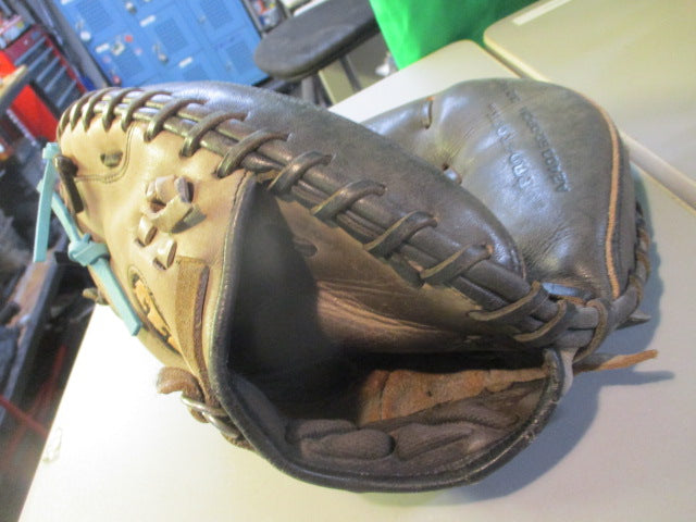 Load image into Gallery viewer, Used Wilson A2000 Pro Stock 32 1/2&quot; Catcher&#39;s Glove
